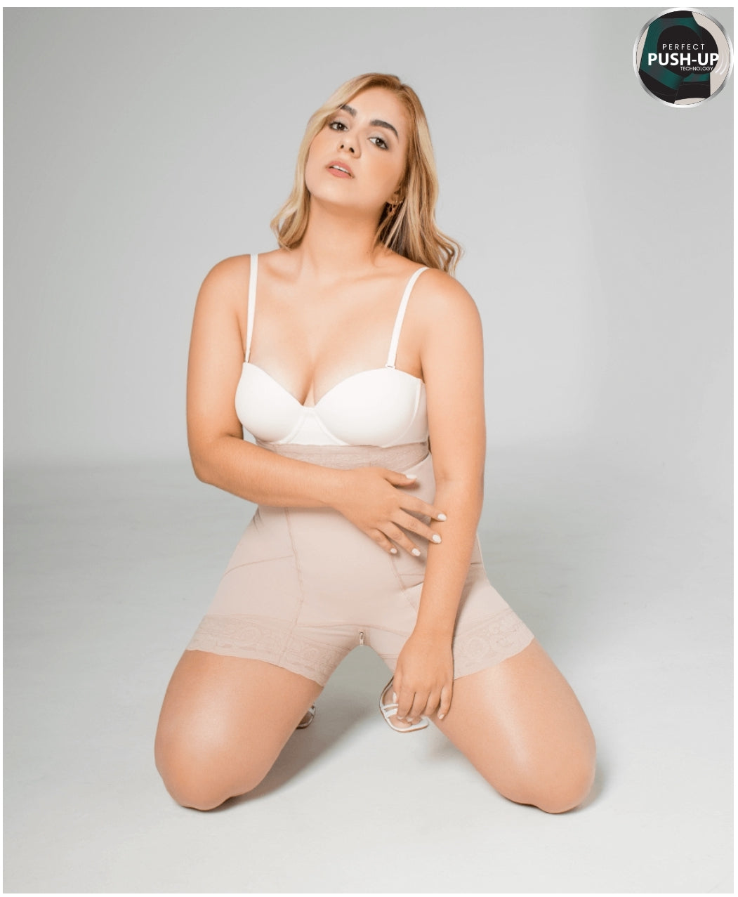 Levanta cola extra corto costillero. Referencia 024561 beis.