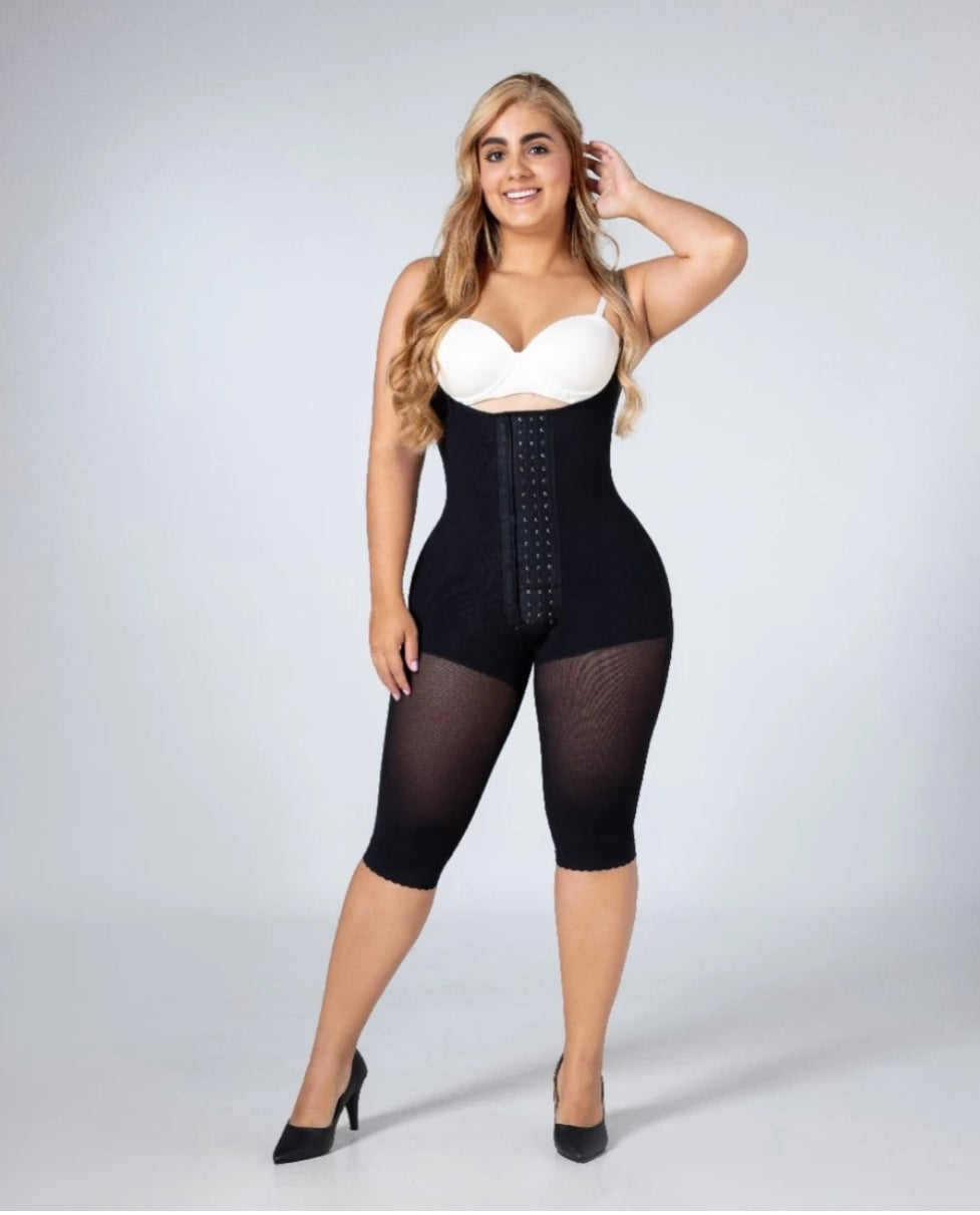 Faja hasta rodilla cuatro broches con cierre espalda alta, beige. Referencia 032991 Negra.
