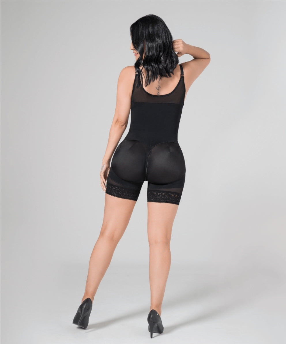 Faja Marilyn media pierna. hasta 4cm menos de cintura mientras la usas
 32541 Negra.