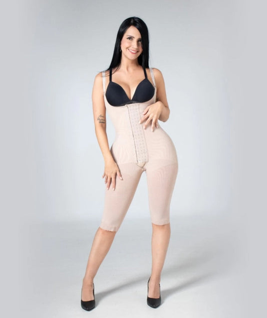 Faja hasta rodilla cuatro broches con cierre espalda alta, beige. Referencias 022991beis.