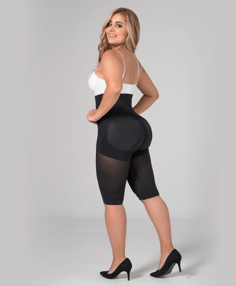 Levantacola negro a la rodilla con pretina talle alto. Referencia 034571 Negra.