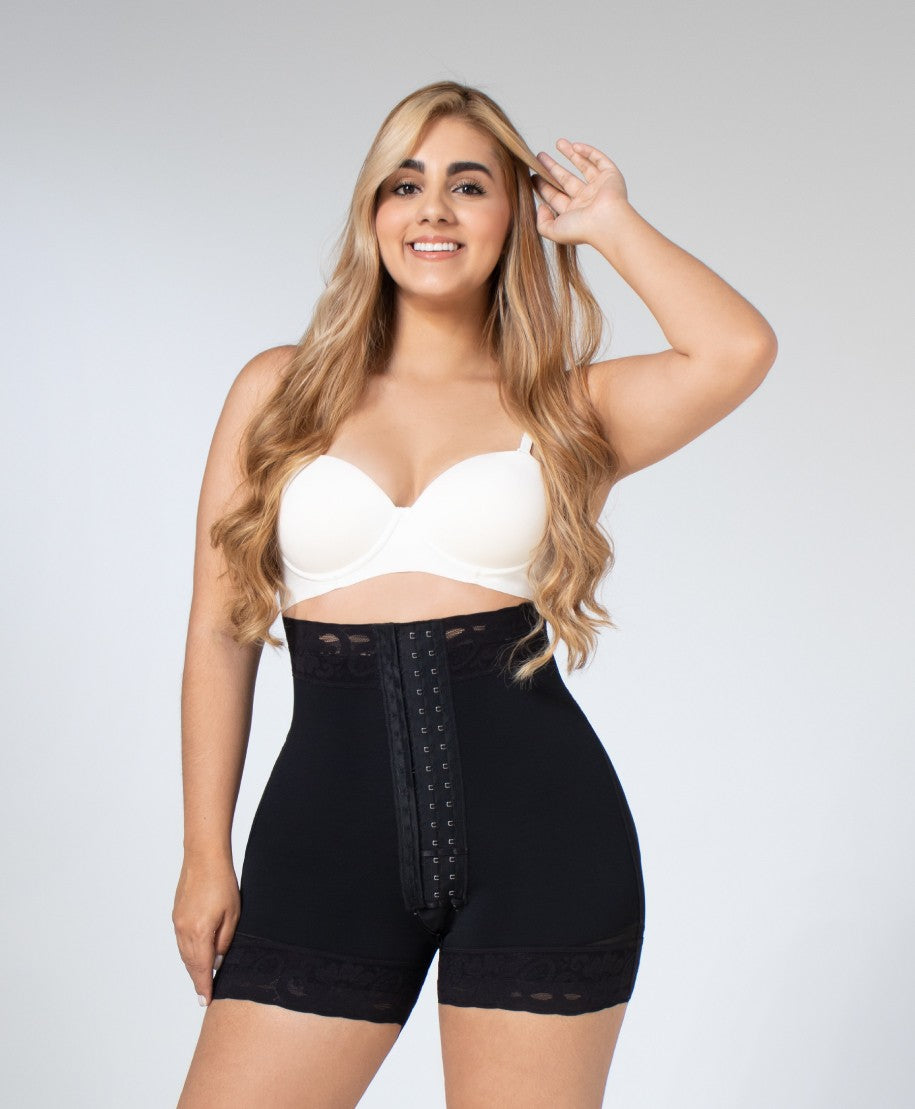 Short levanta cola extra corto talle alto negro. Referencia 034656 Negro.