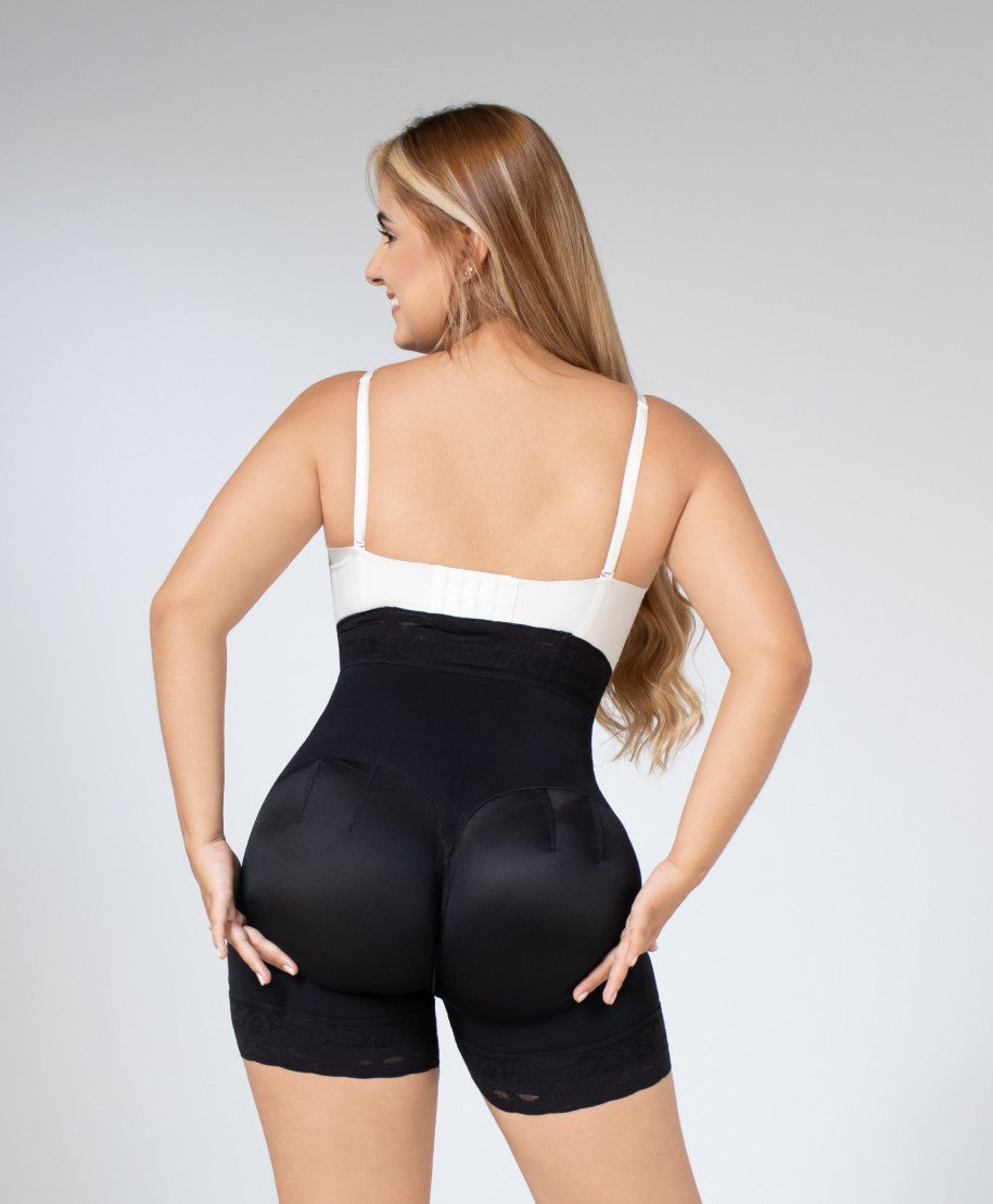 Short levanta cola extra corto talle alto negro. Referencia 034656 Negro.